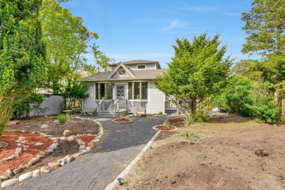 204 Asharoken Ave, Northport, NY 11768, Presented by Pushee